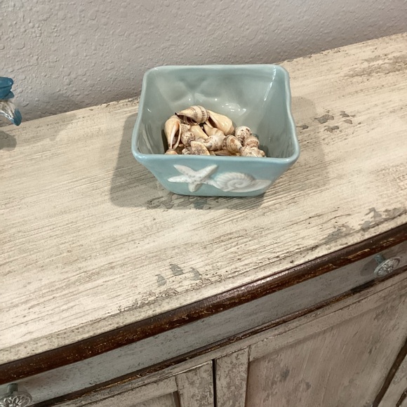 Blue Ceramic Bowl with Seashell Design - Picture 2 of 7